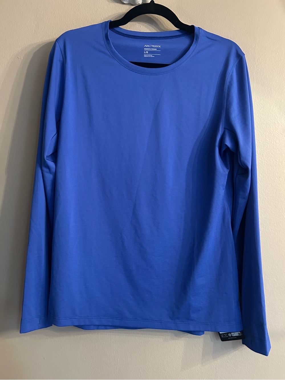 New with tags Arc'teryx Taema crew women’s Long Sleeve shirt- Blue